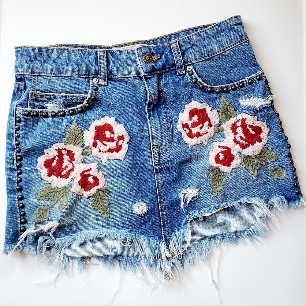 Free People Wild Rose Distressed Frayed Embroidered Mini XS 24